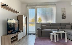 Restful Apartment For 4 Guests In Burgas